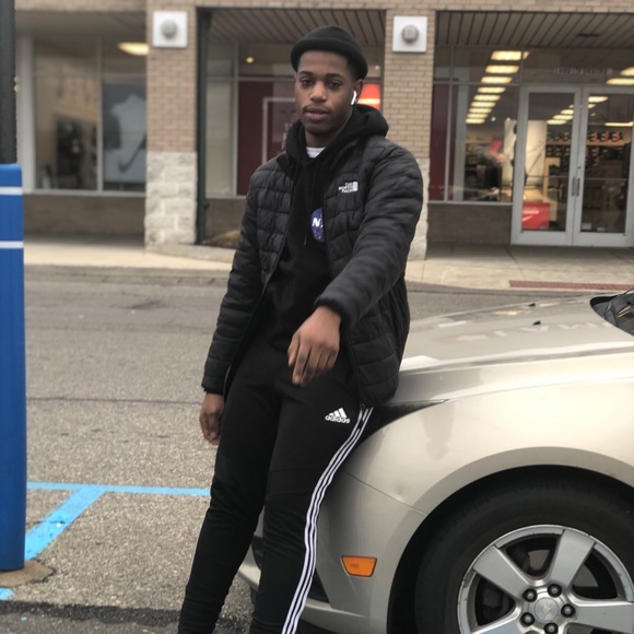 Meet your Posher, Andrew - Picture 1 of 1